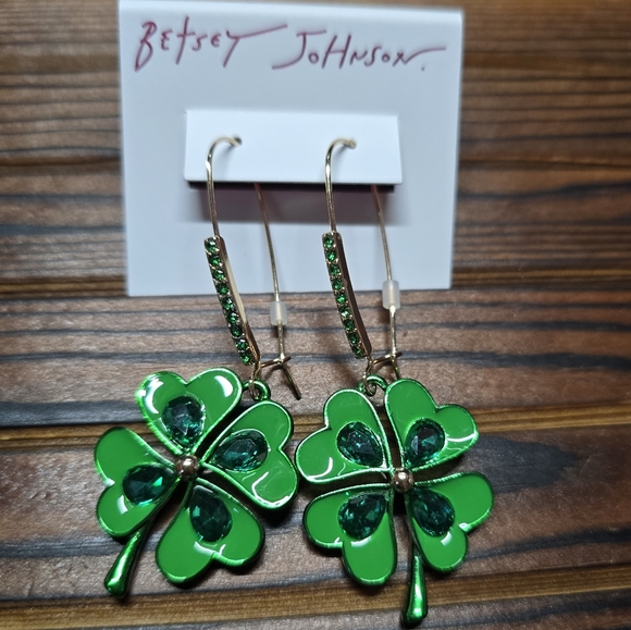 Betsey Johnson Shamrock Roll Dangle Earrings! - Picture 11 of 11